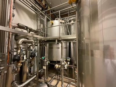 Overview picture of 2002 Jahala DTI5000 s/s vertical storage tank 5.000L